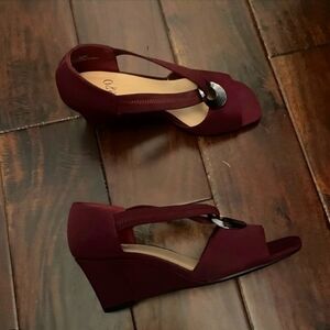 ⚠️IMPO⚠️ NWOT Women's 👠 Burgundy Slingback Heels Sz 6.5🌟
